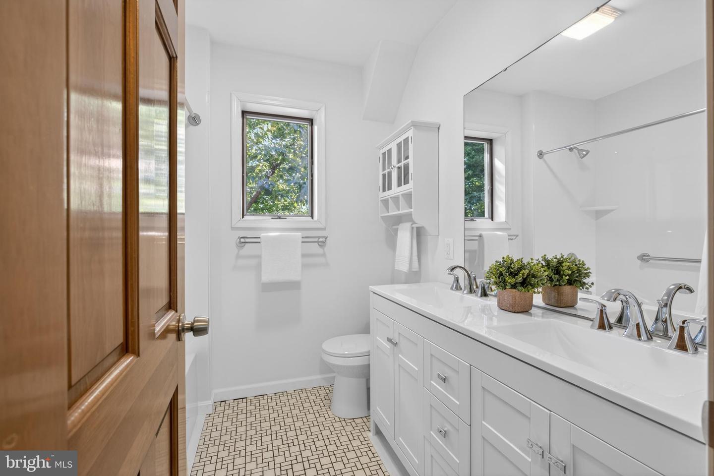 10 Brook Valley Ct Property Photo 7