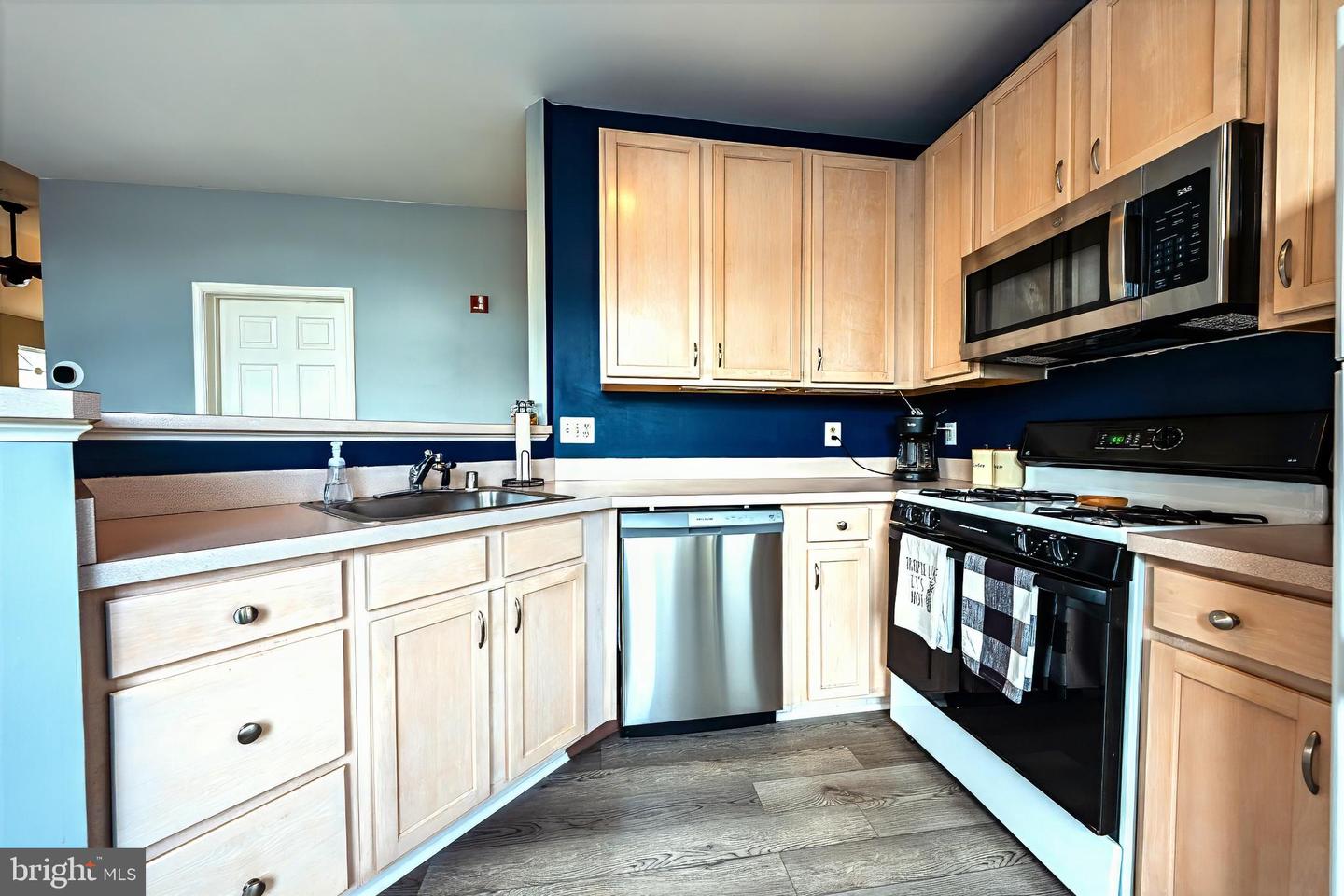 5000 Hollington Dr #301 Property Photo 4