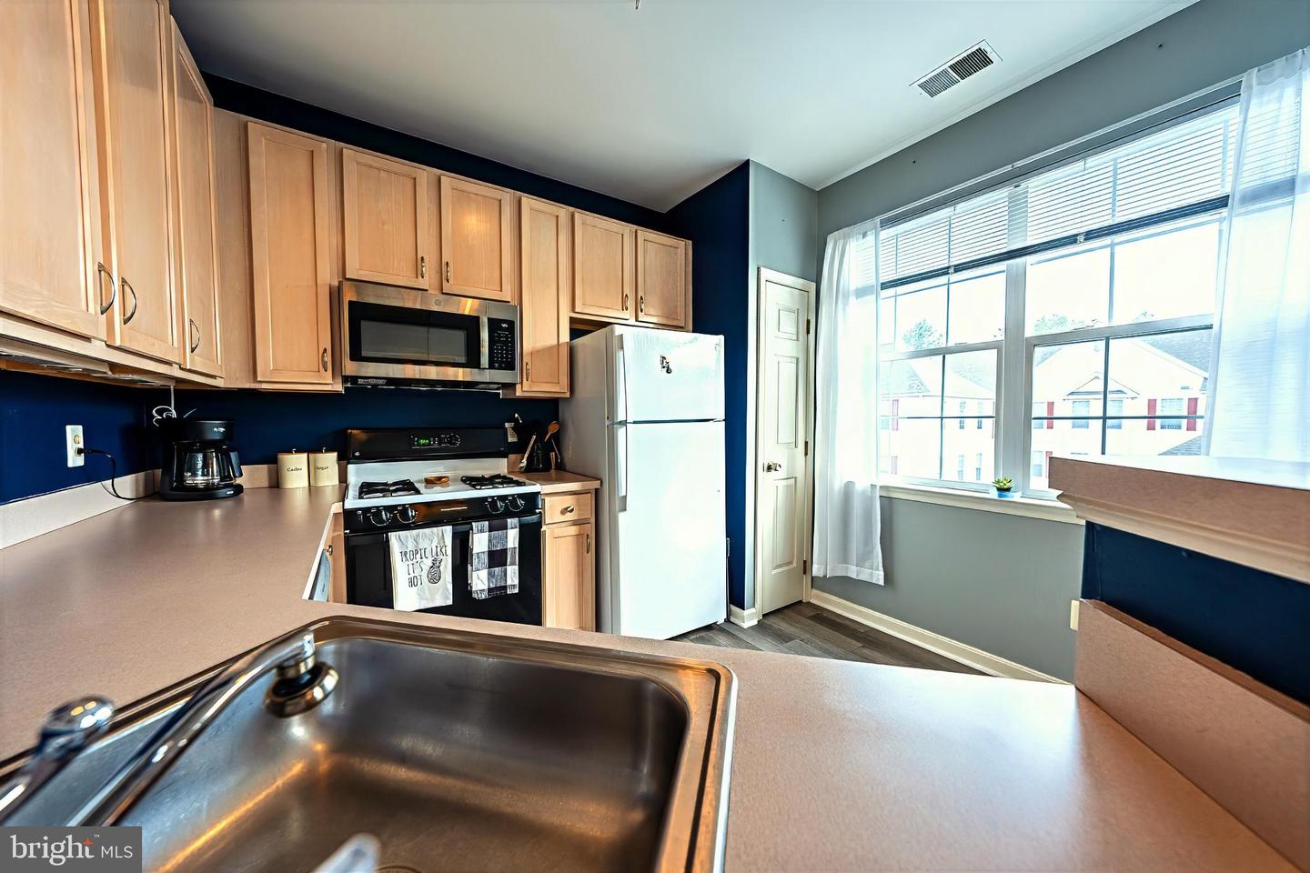 5000 Hollington Dr #301 Property Photo 5