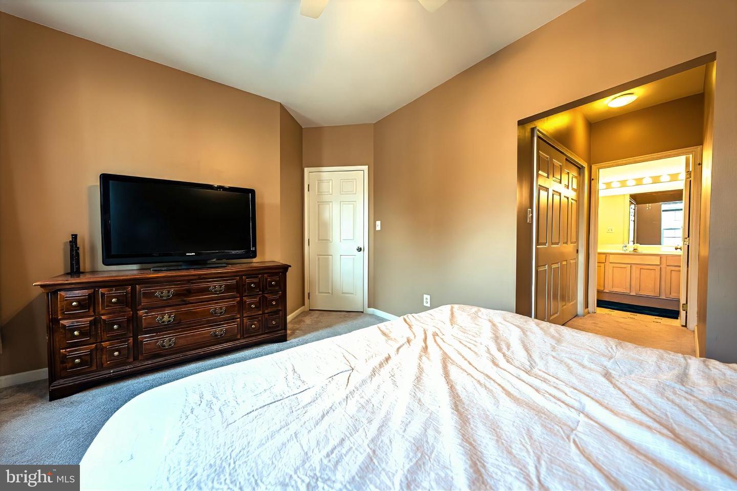 5000 Hollington Dr #301 Property Photo 13