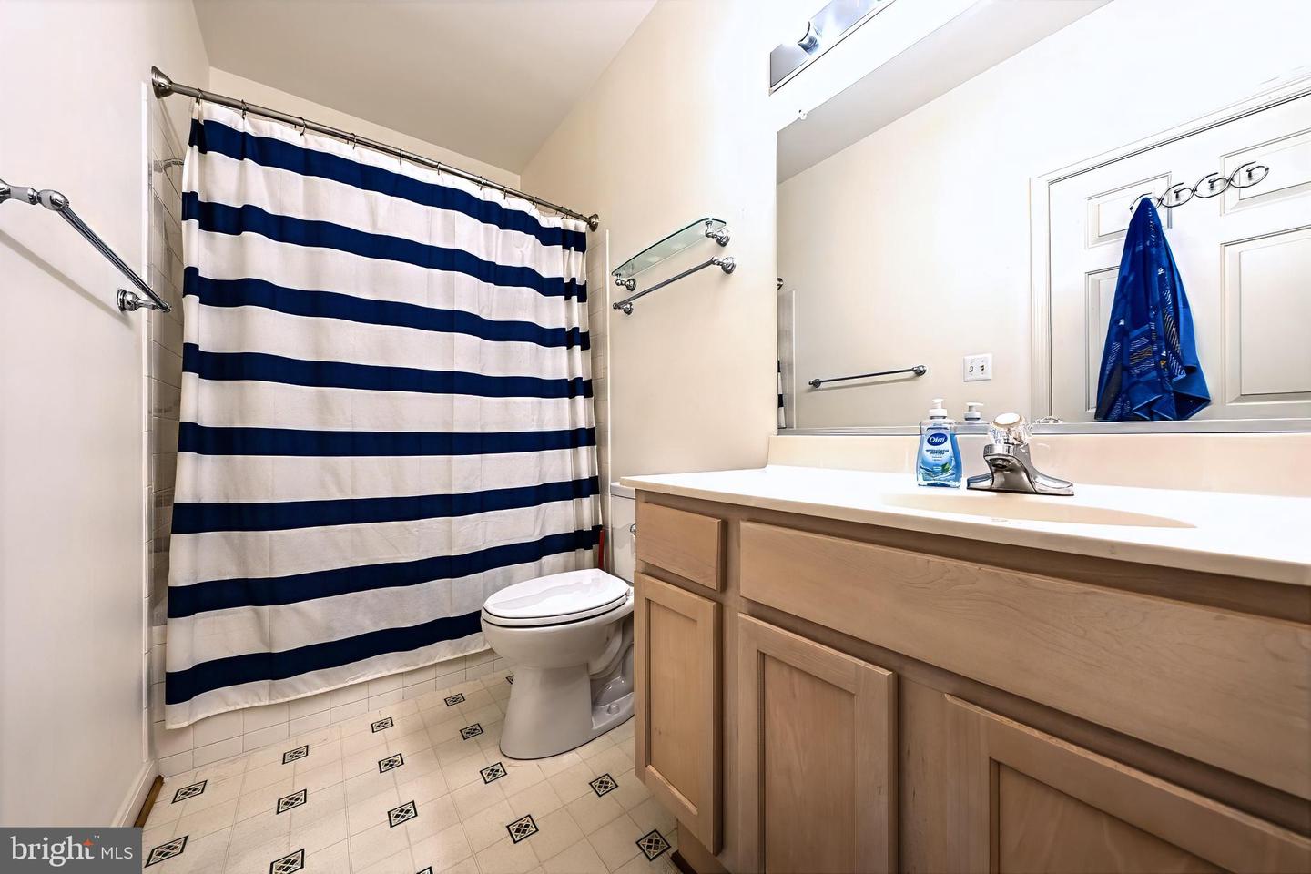 5000 Hollington Dr #301 Property Photo 14