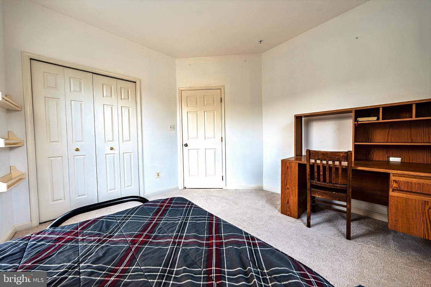 5000 Hollington Dr #301 Property Photo 16