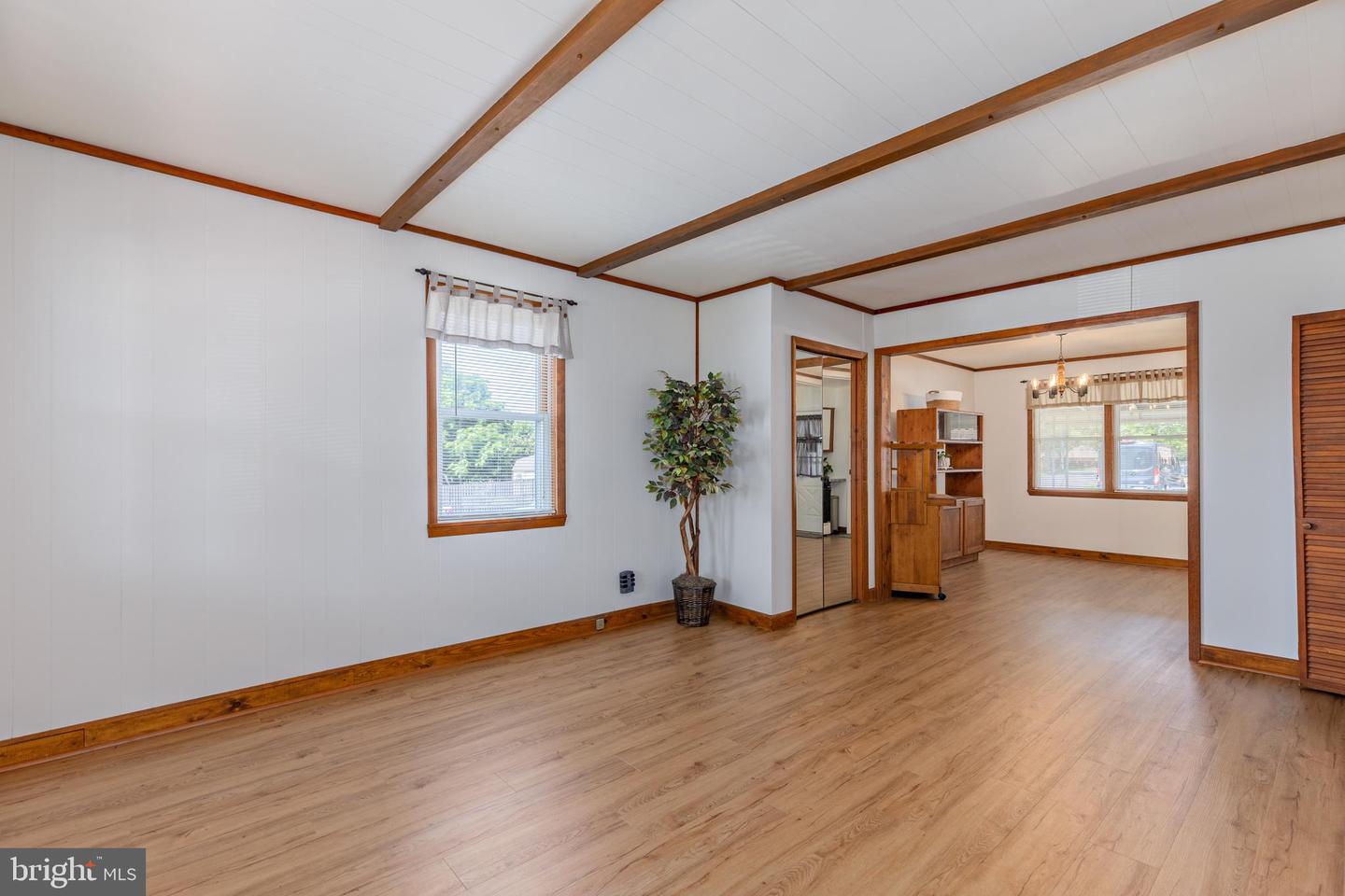 1654 Manor Rd Property Photo 3