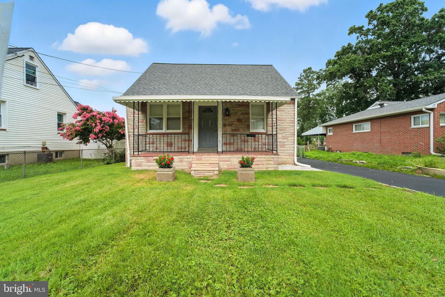 1608 Howard Property Photo 2