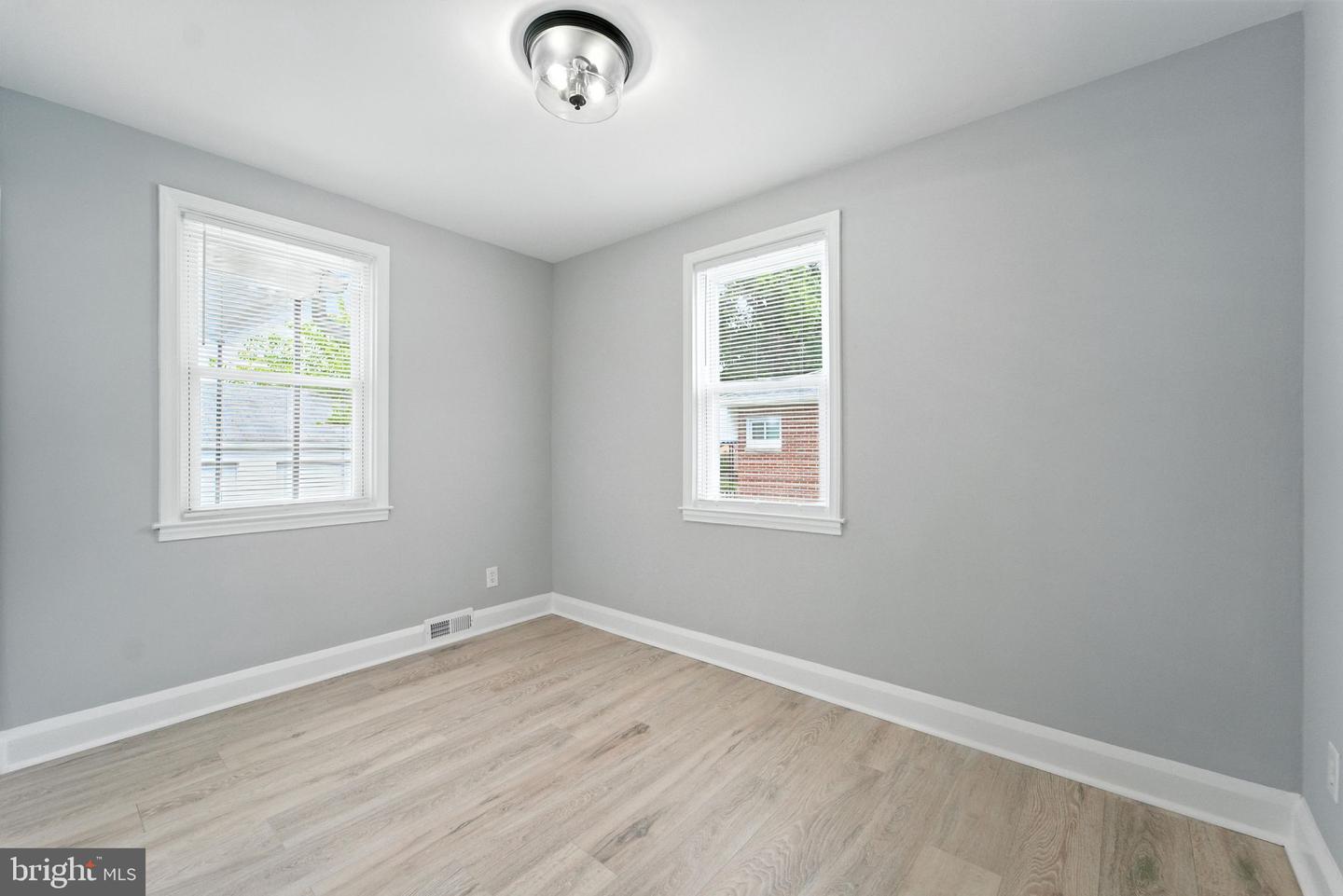 1608 Howard Property Photo 6