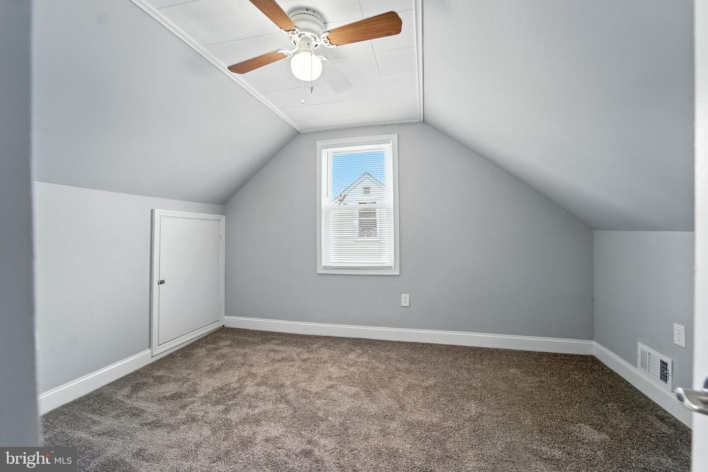 1608 Howard Property Photo 7