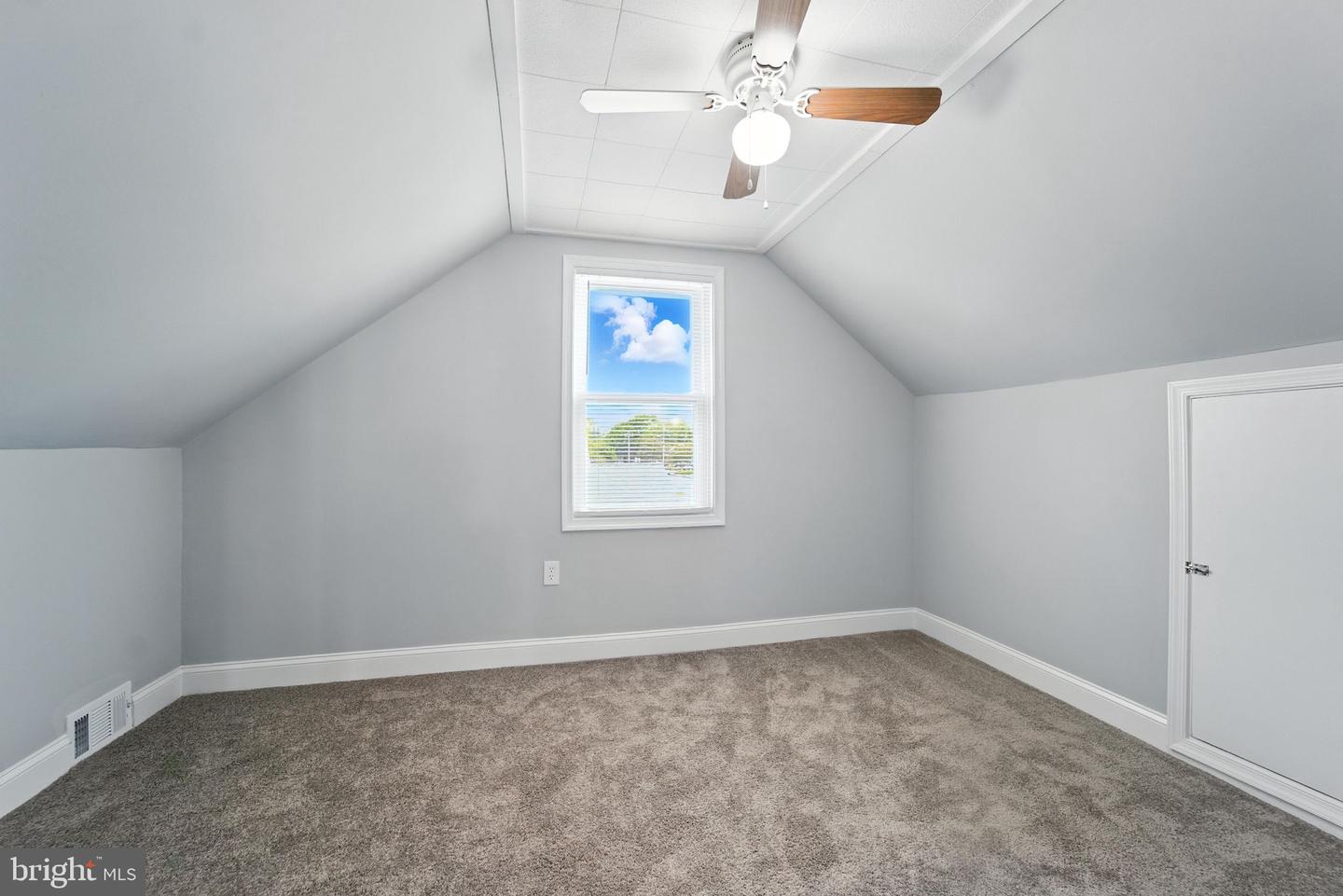1608 Howard Property Photo 9