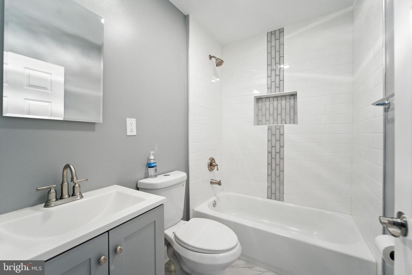 1608 Howard Property Photo 13