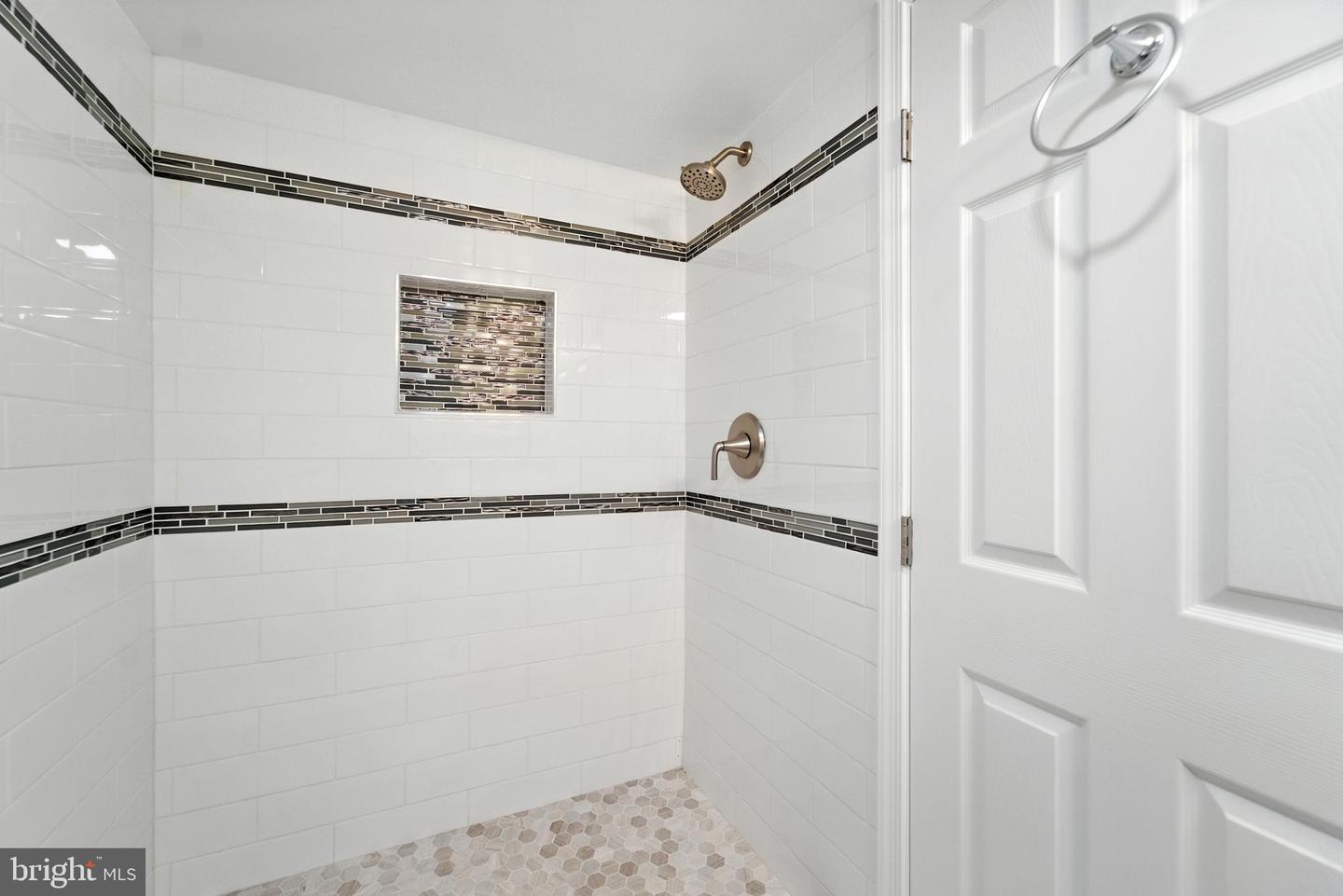1608 Howard Property Photo 14