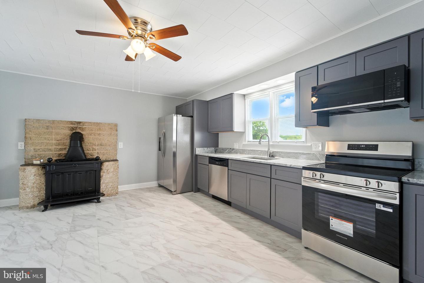 1608 Howard Property Photo 16