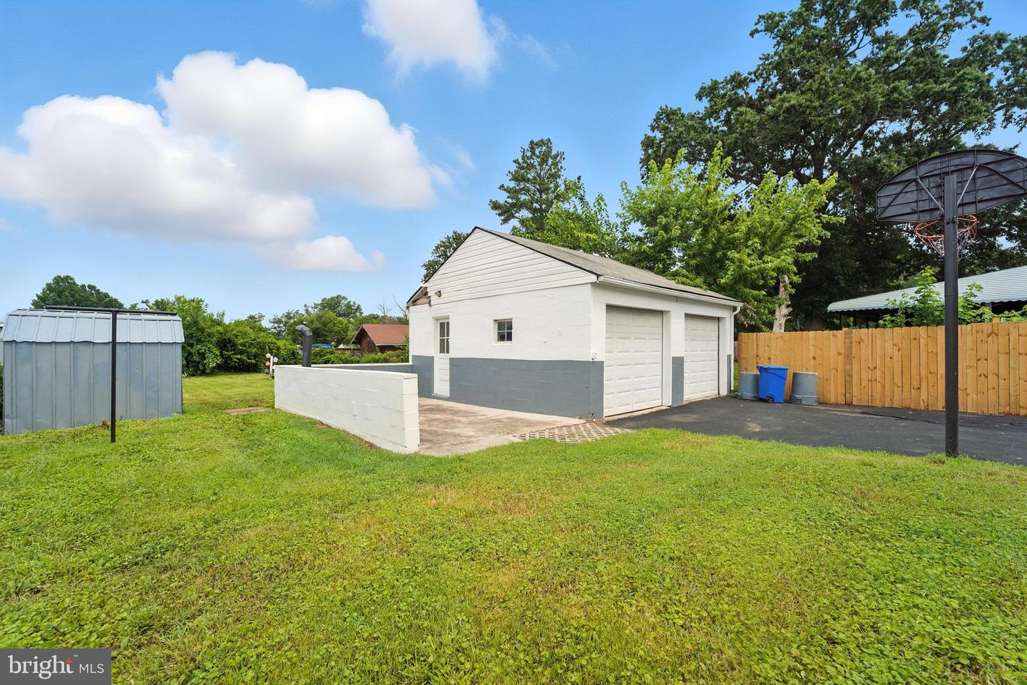 1608 Howard Property Photo 30