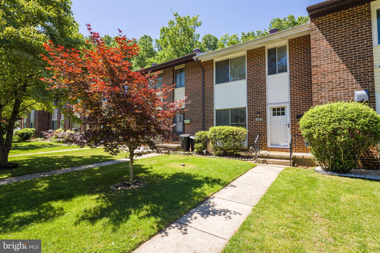 33 Strabane Ct Property Photo 1