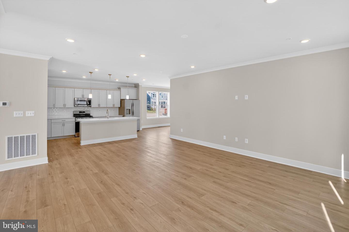 505 Willowshire St Property Photo 3