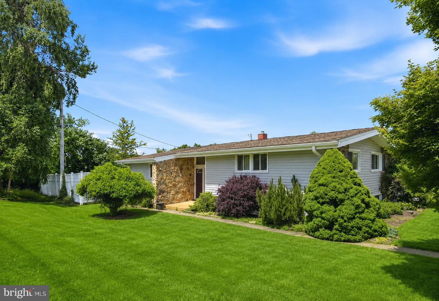 4765 BONNIE BRAE RD Property Photo 1