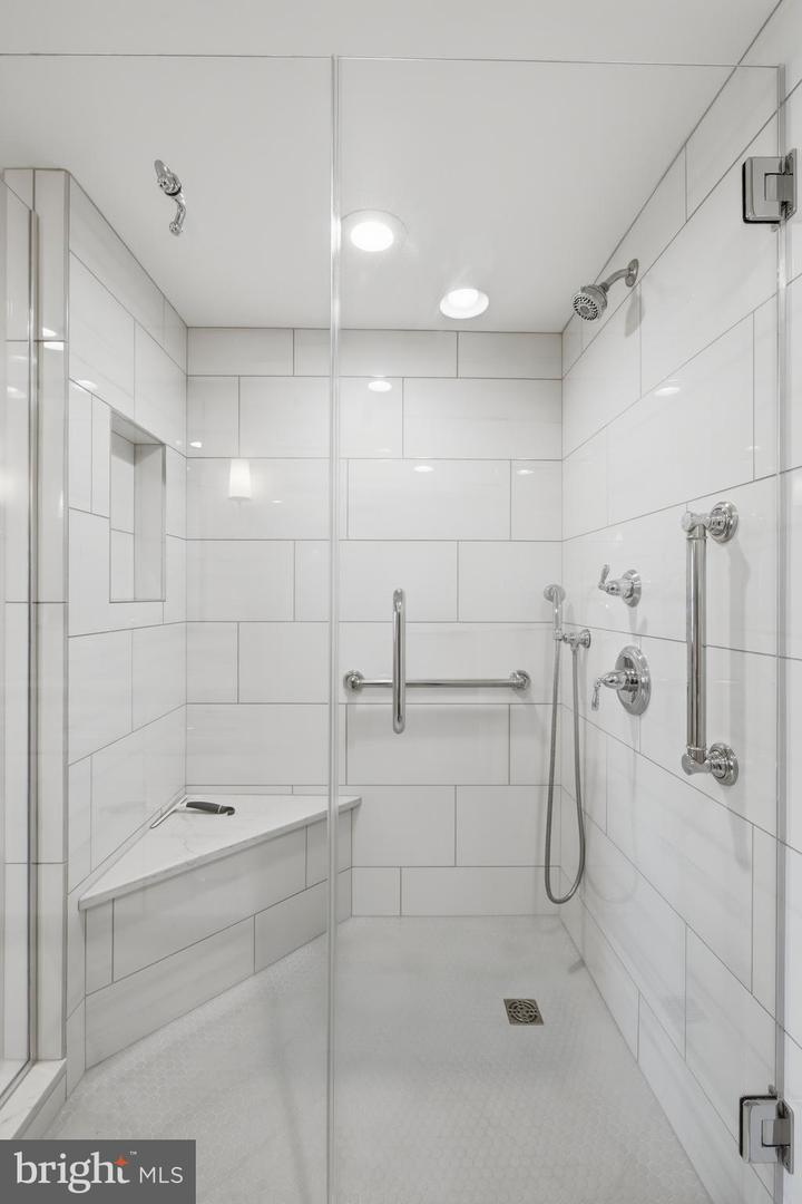 12240 Roundwood Rd #605 Property Photo 17