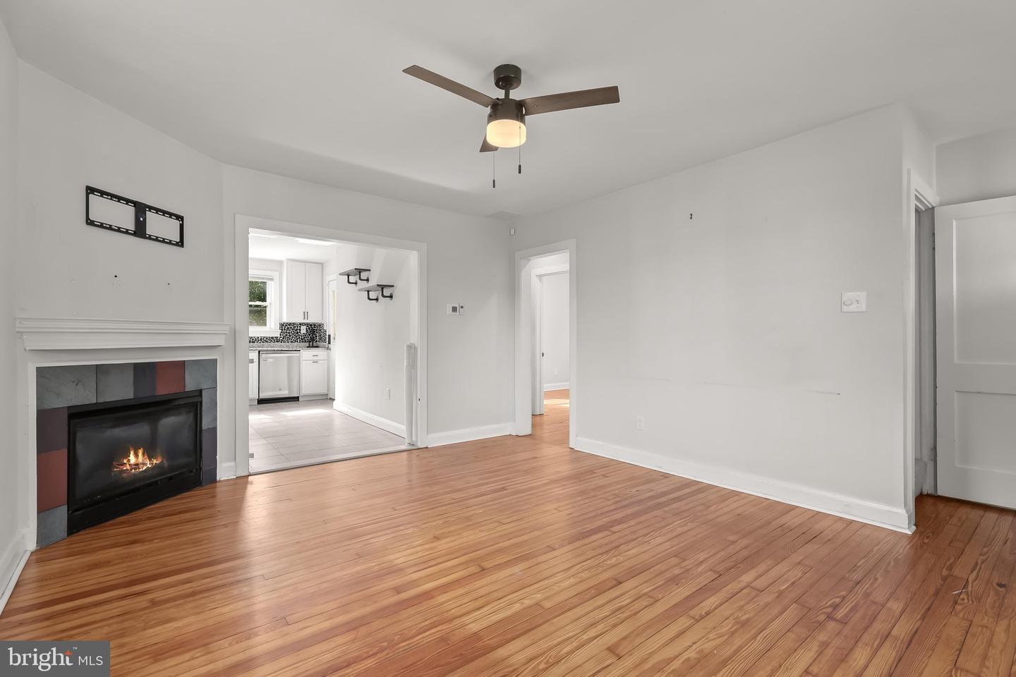 1429 Front Ave Property Photo 6