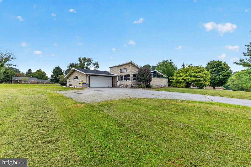 16938 Flickerwood Rd Property Photo 2