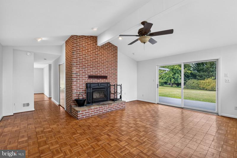 16938 Flickerwood Rd Property Photo 3