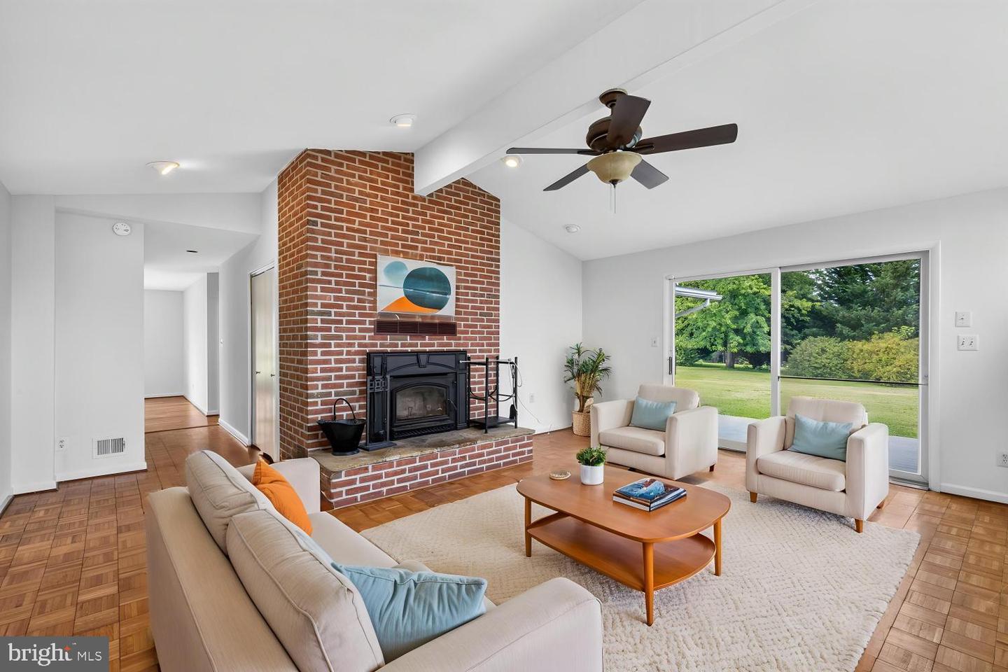 16938 Flickerwood Rd Property Photo 3