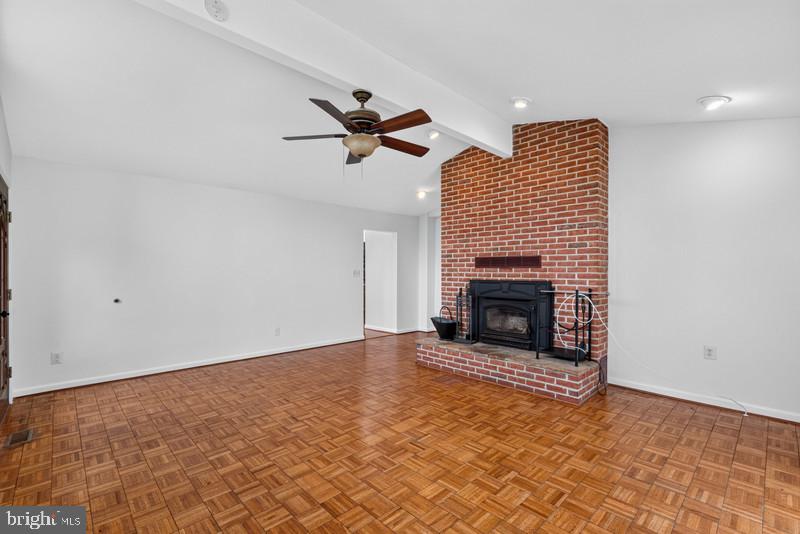 16938 Flickerwood Rd Property Photo 4