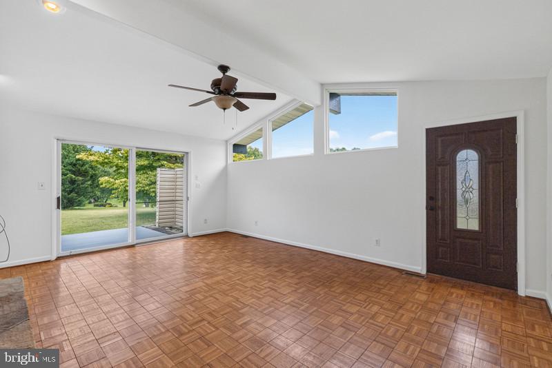 16938 Flickerwood Rd Property Photo 5
