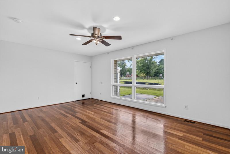16938 Flickerwood Rd Property Photo 6