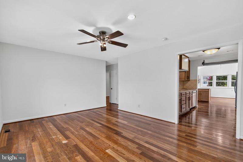 16938 Flickerwood Rd Property Photo 7