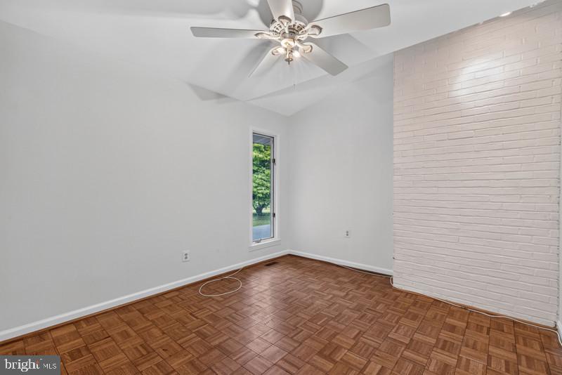 16938 Flickerwood Rd Property Photo 15