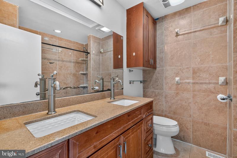 16938 Flickerwood Rd Property Photo 21