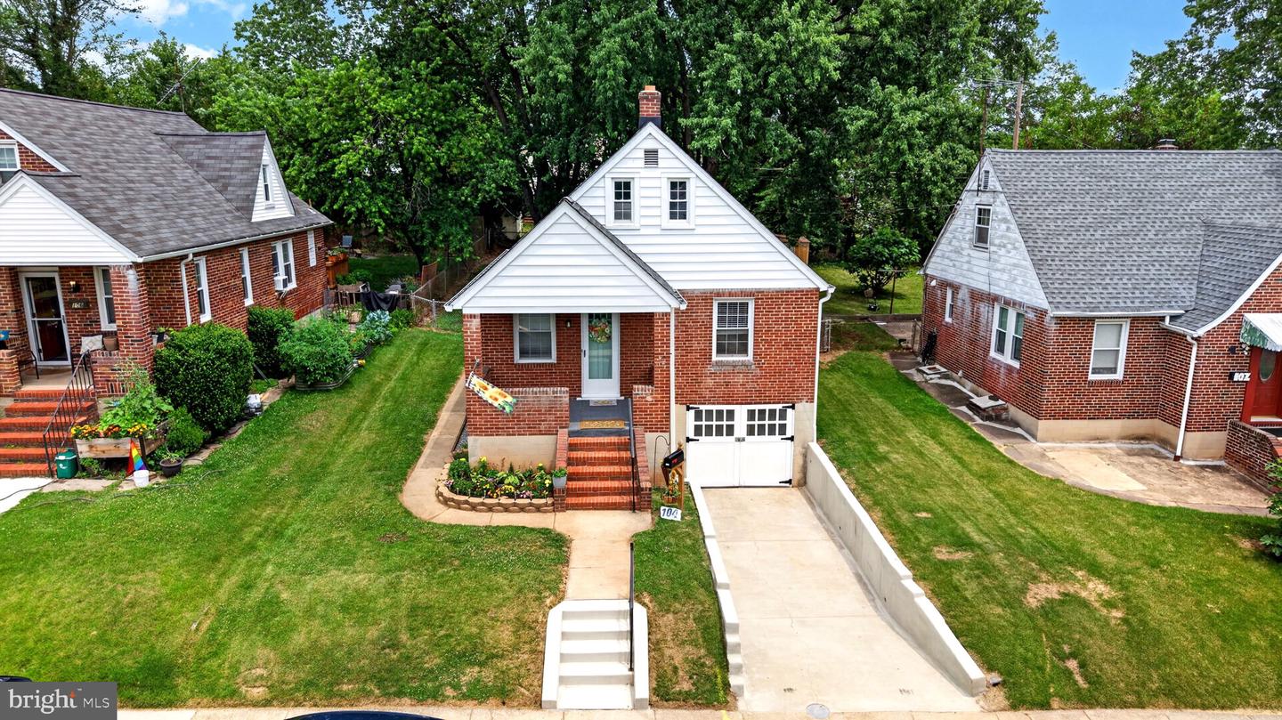 104 W ELM AVE