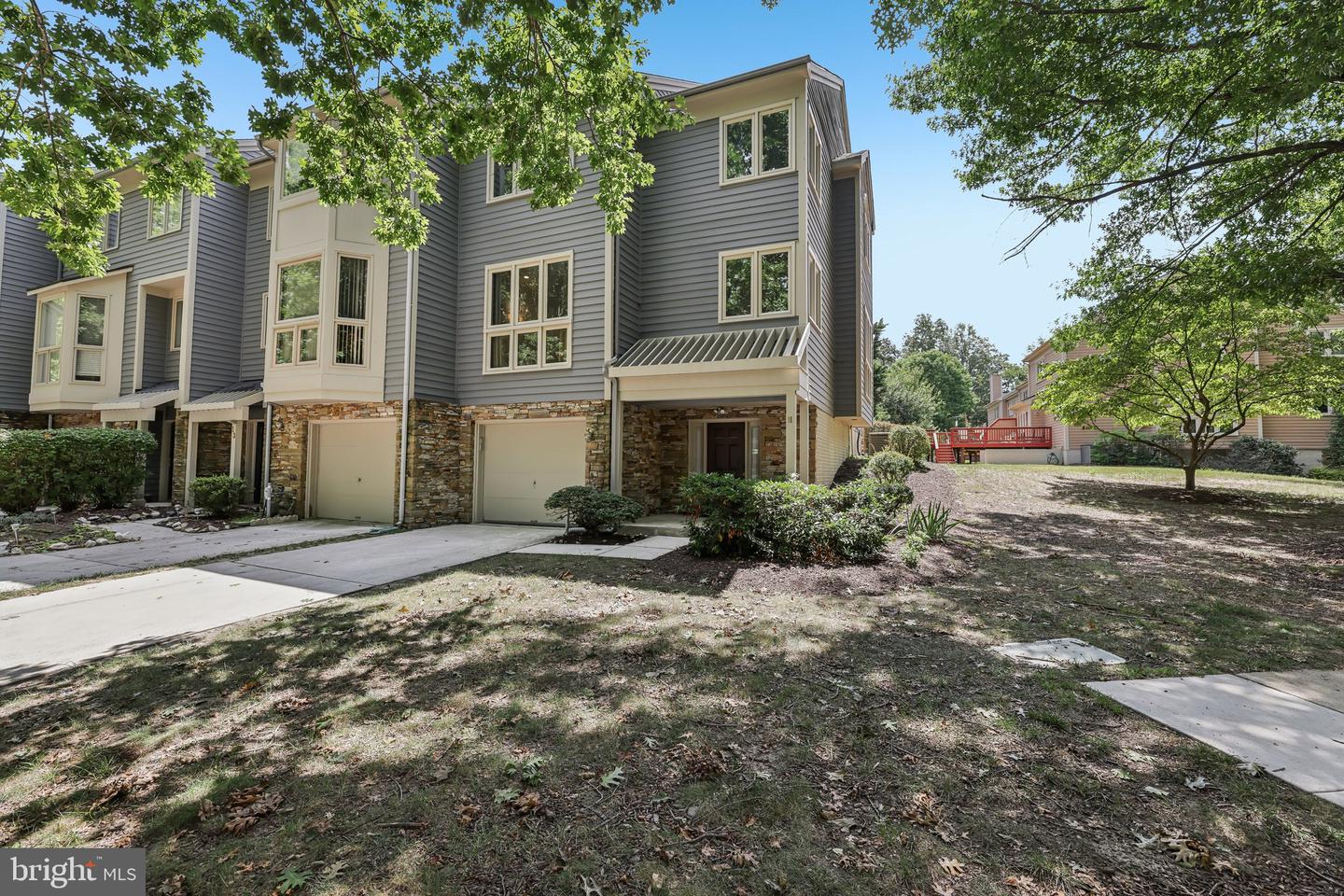 11 STRIDESHAM CT