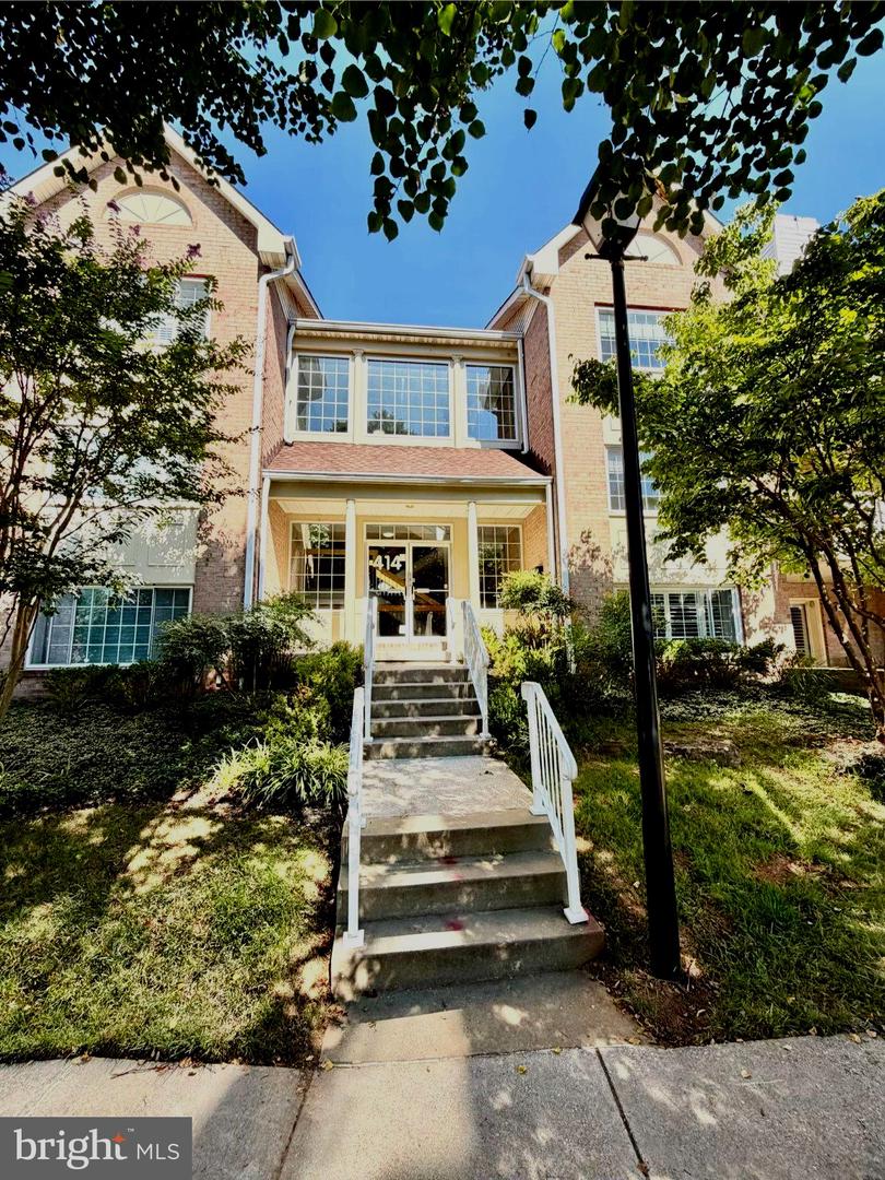 414 ROCKFLEET RD #203