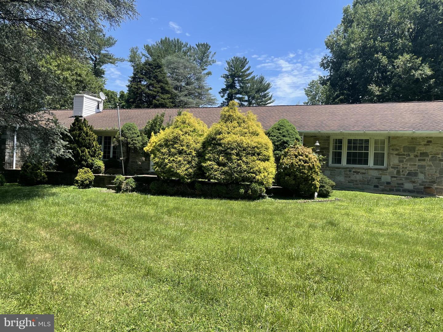 500 Stratford Property Photo 1