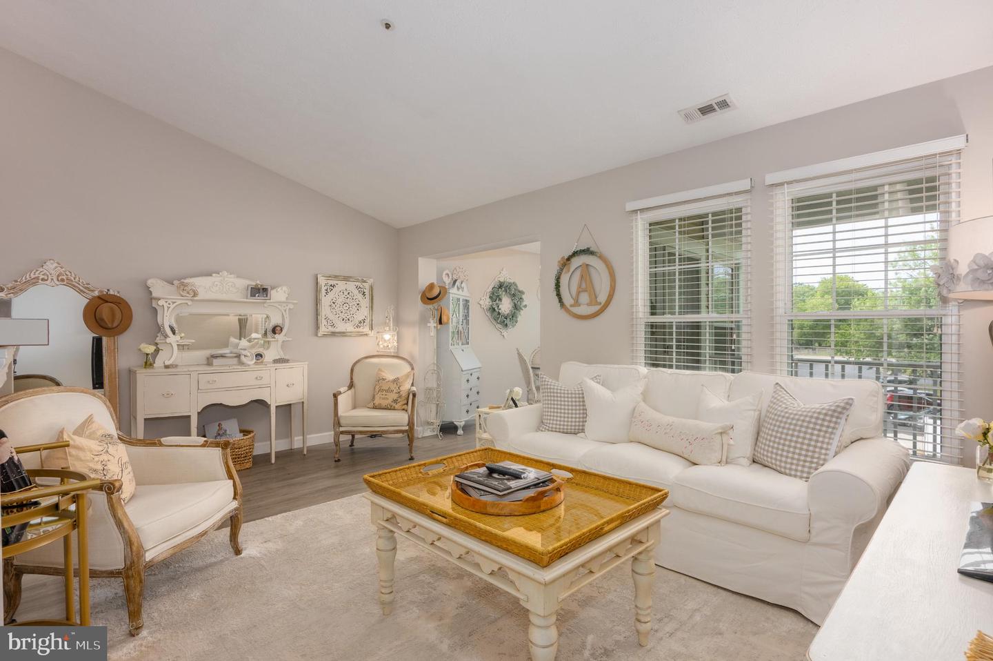 9105-j Lincolnshire Ct #j Property Photo 1