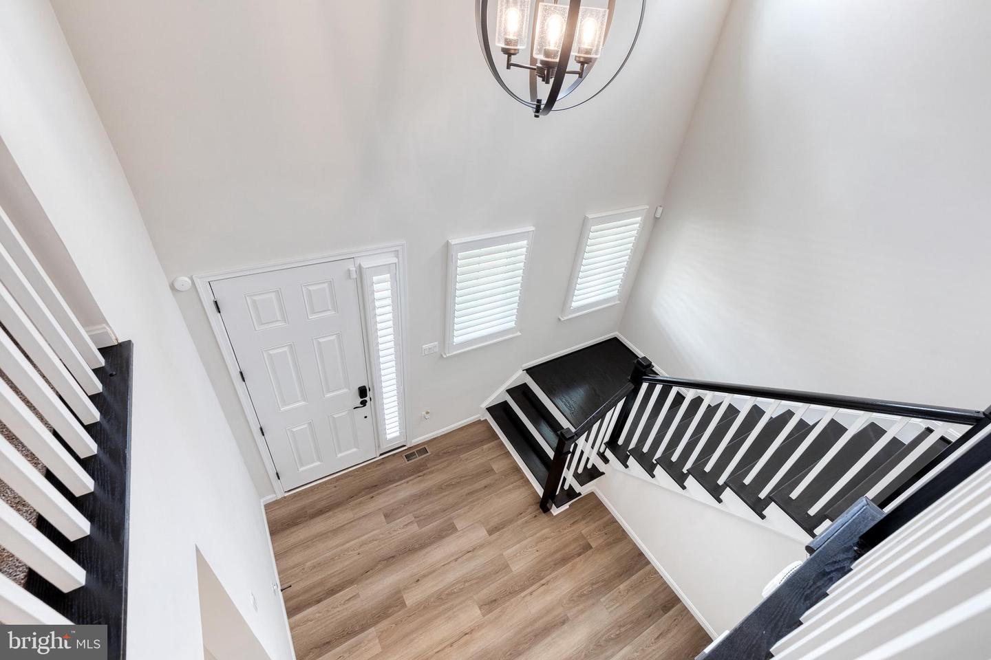 5701 Charlies Way Property Photo 8