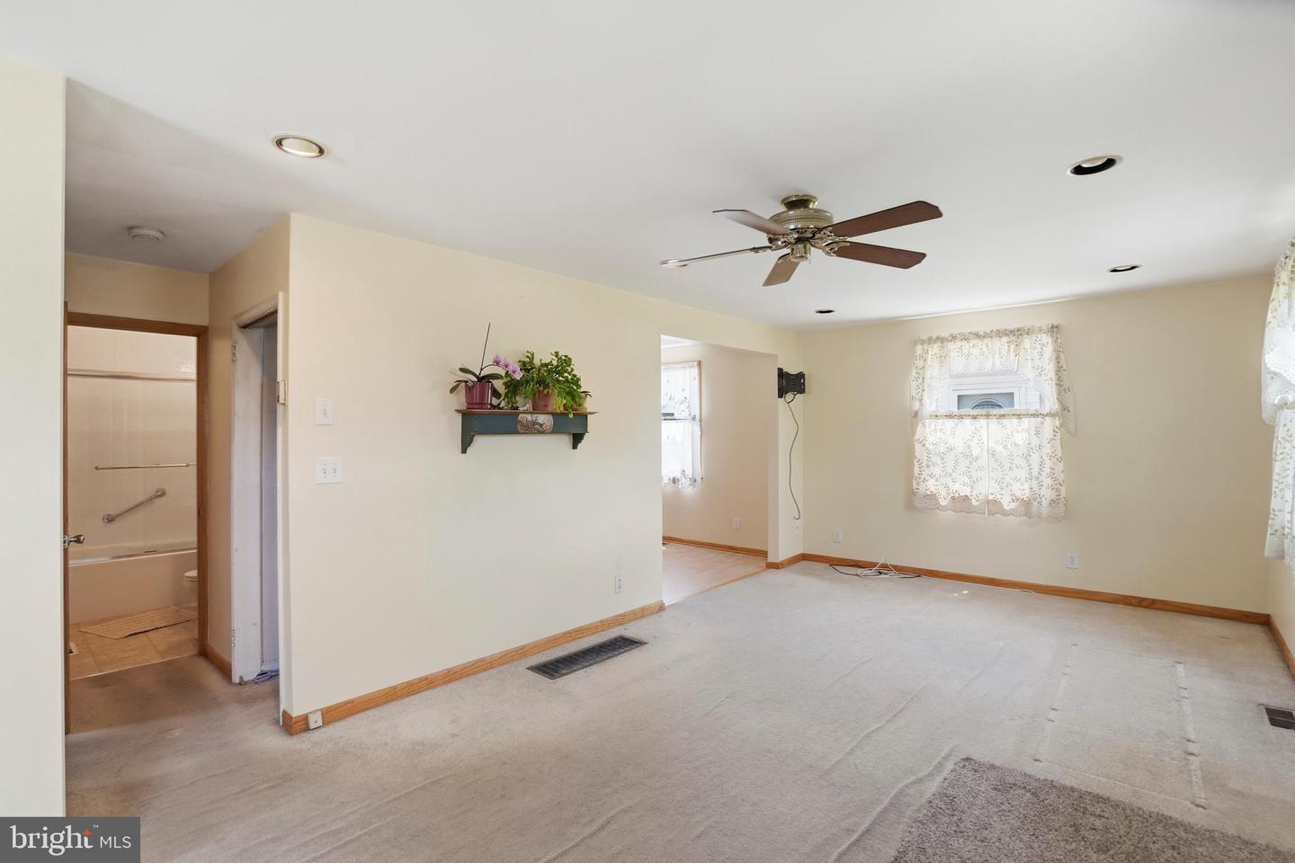 8240 Longpoint Rd Property Photo 3