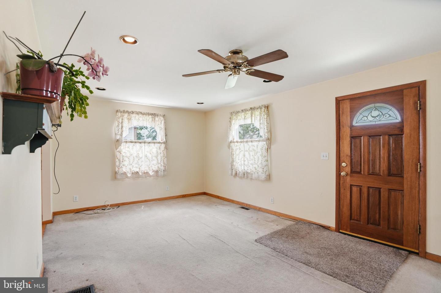 8240 Longpoint Rd Property Photo 5