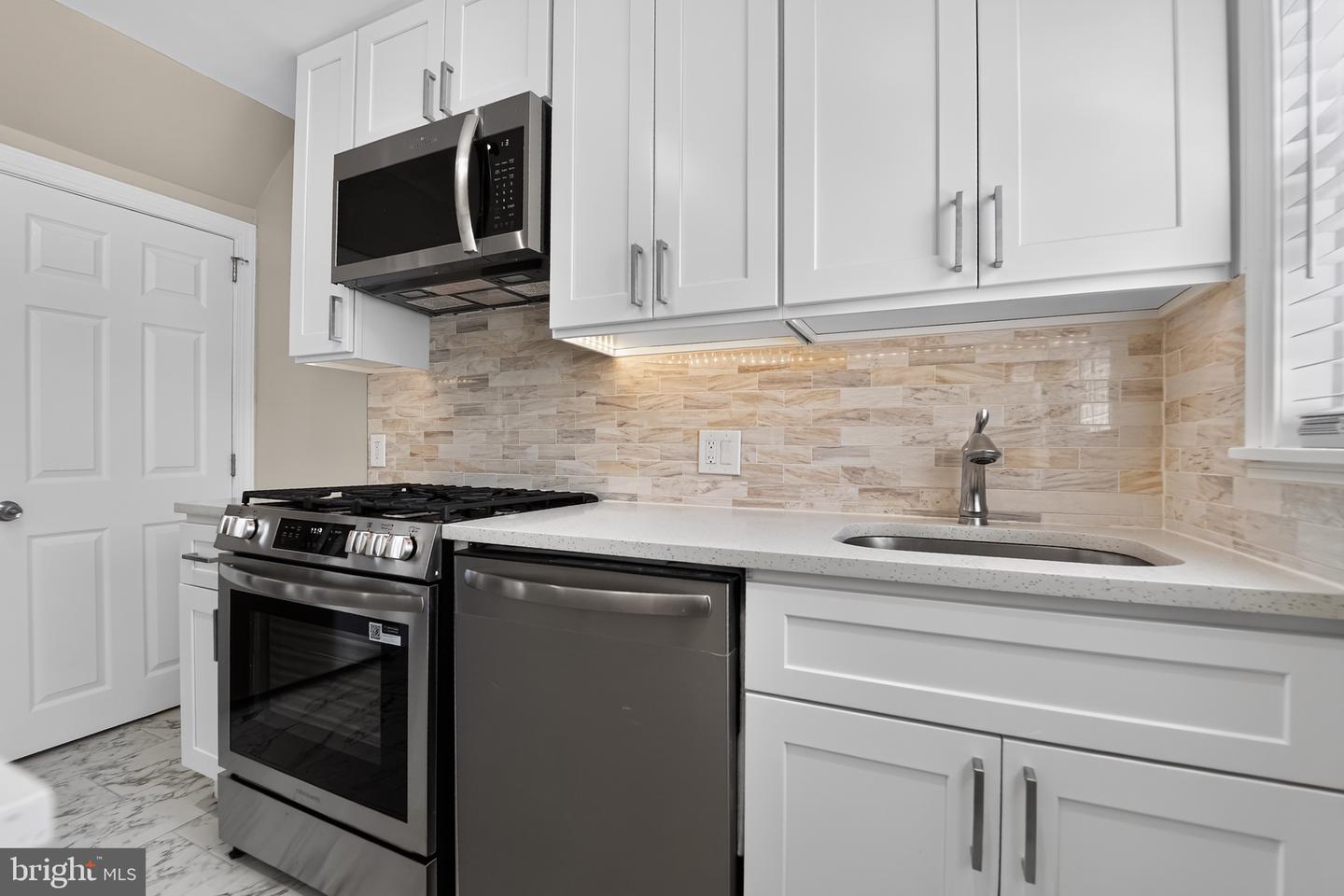2128 Redthorn Property Photo 3