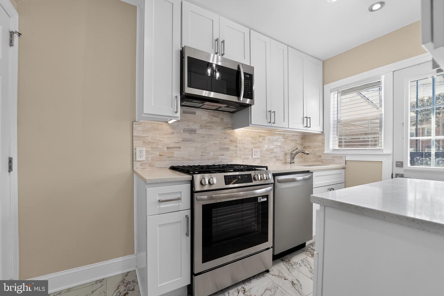 2128 Redthorn Property Photo 5
