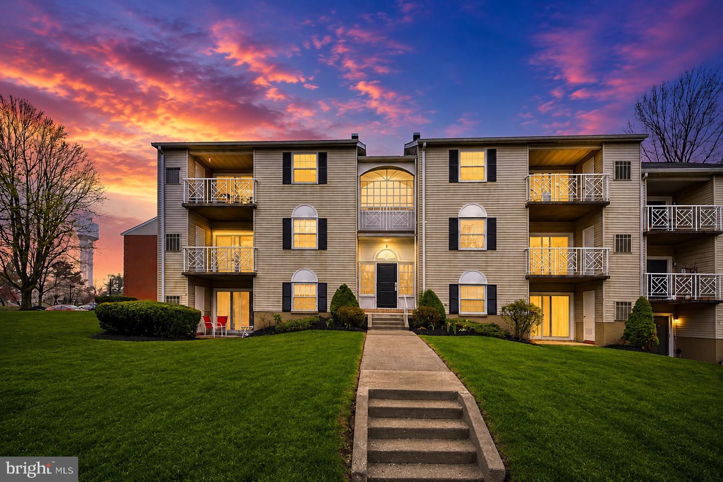 1 ELPHIN CT #301