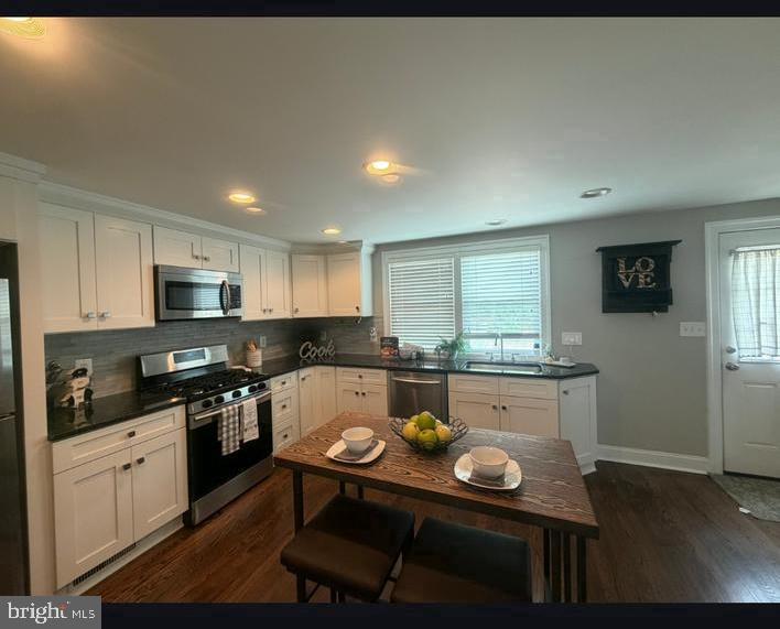615 47th St Property Photo 11
