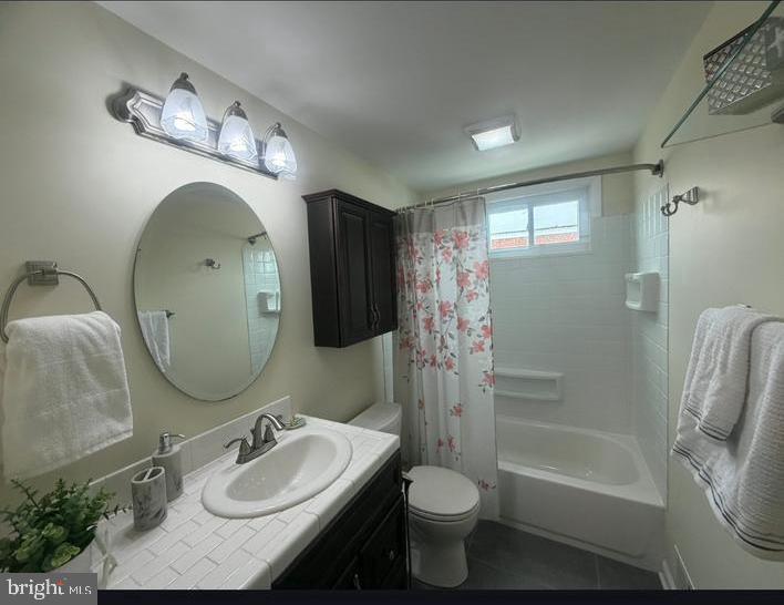 615 47th St Property Photo 22