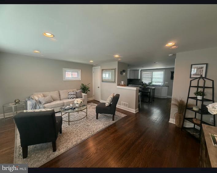 615 47th St Property Photo 27