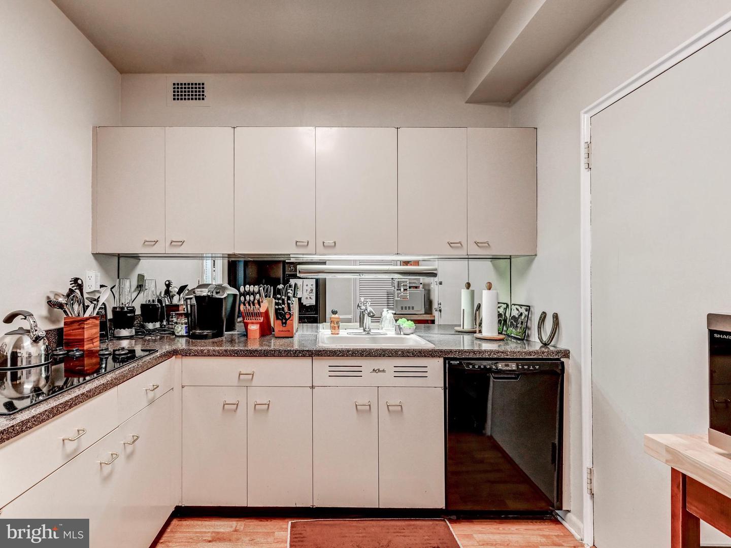 11 Slade #209 Property Photo 15