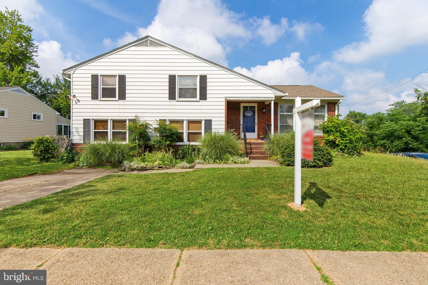 9414 Avondale Rd Property Photo 1