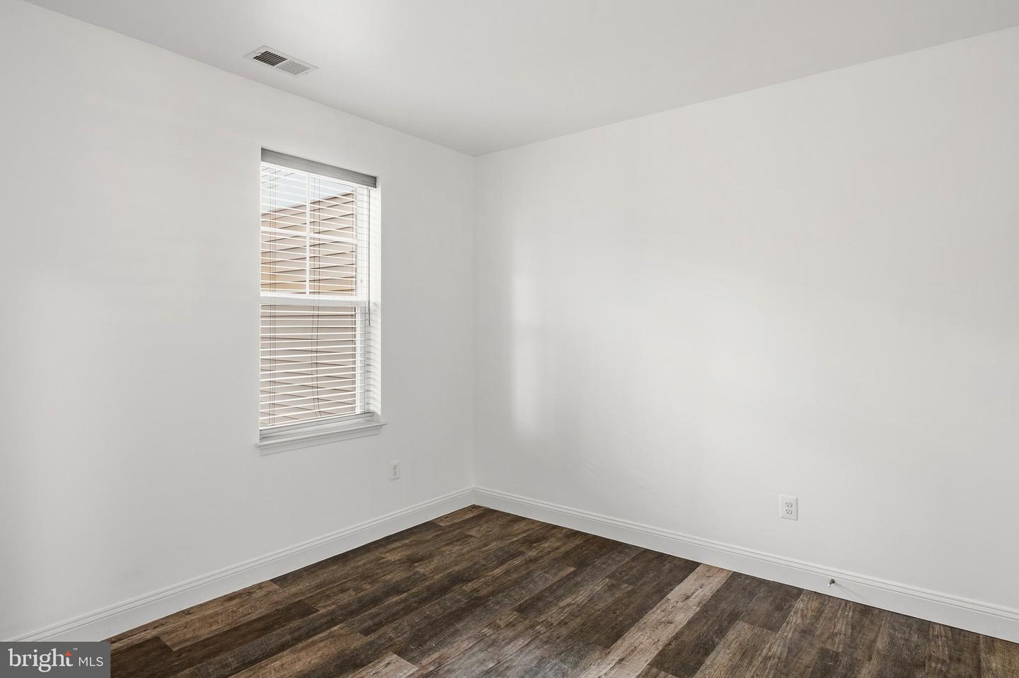 33 Greensborough Rd Property Photo 6