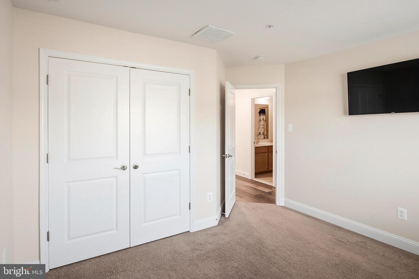 33 Greensborough Rd Property Photo 34