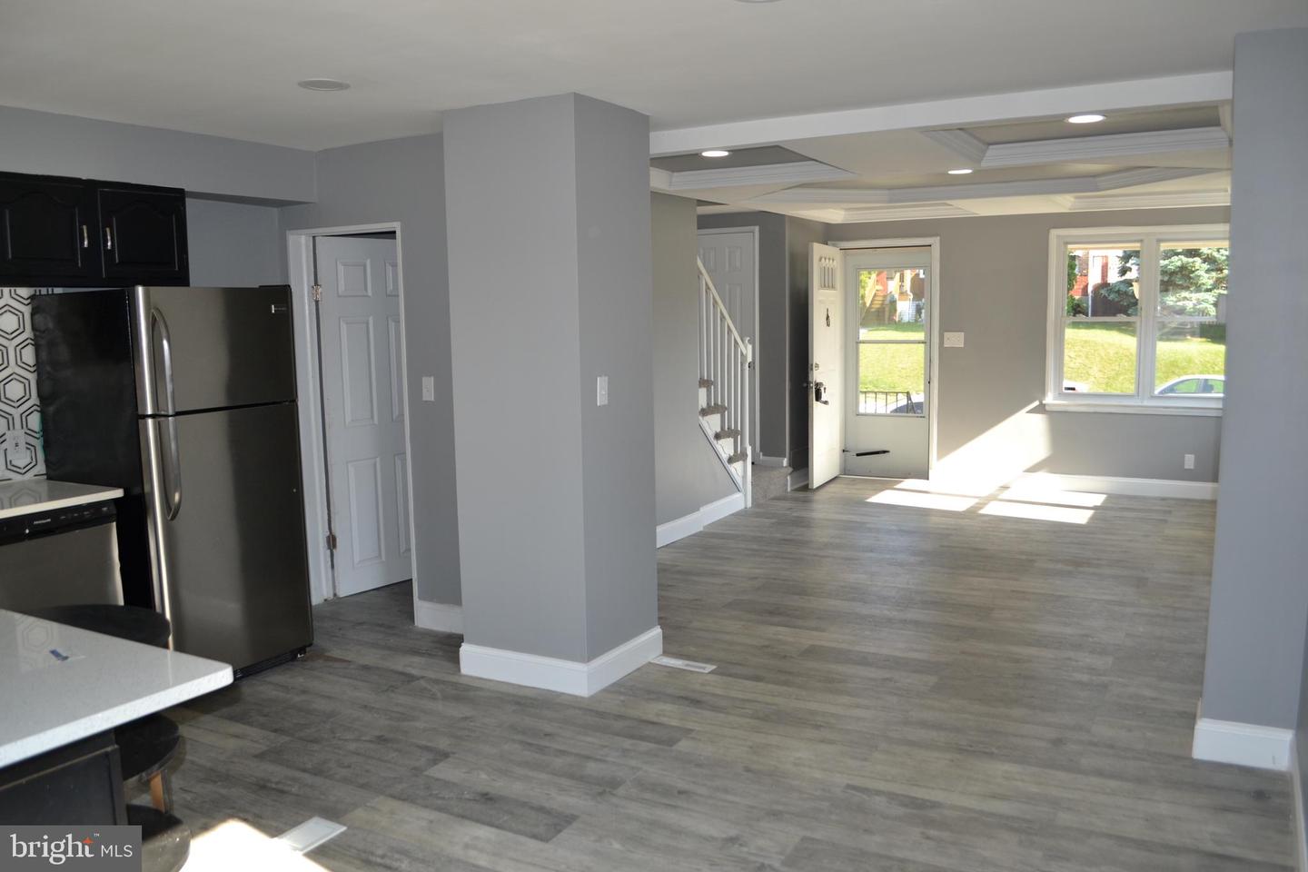 7448 Durwood Property Photo 4