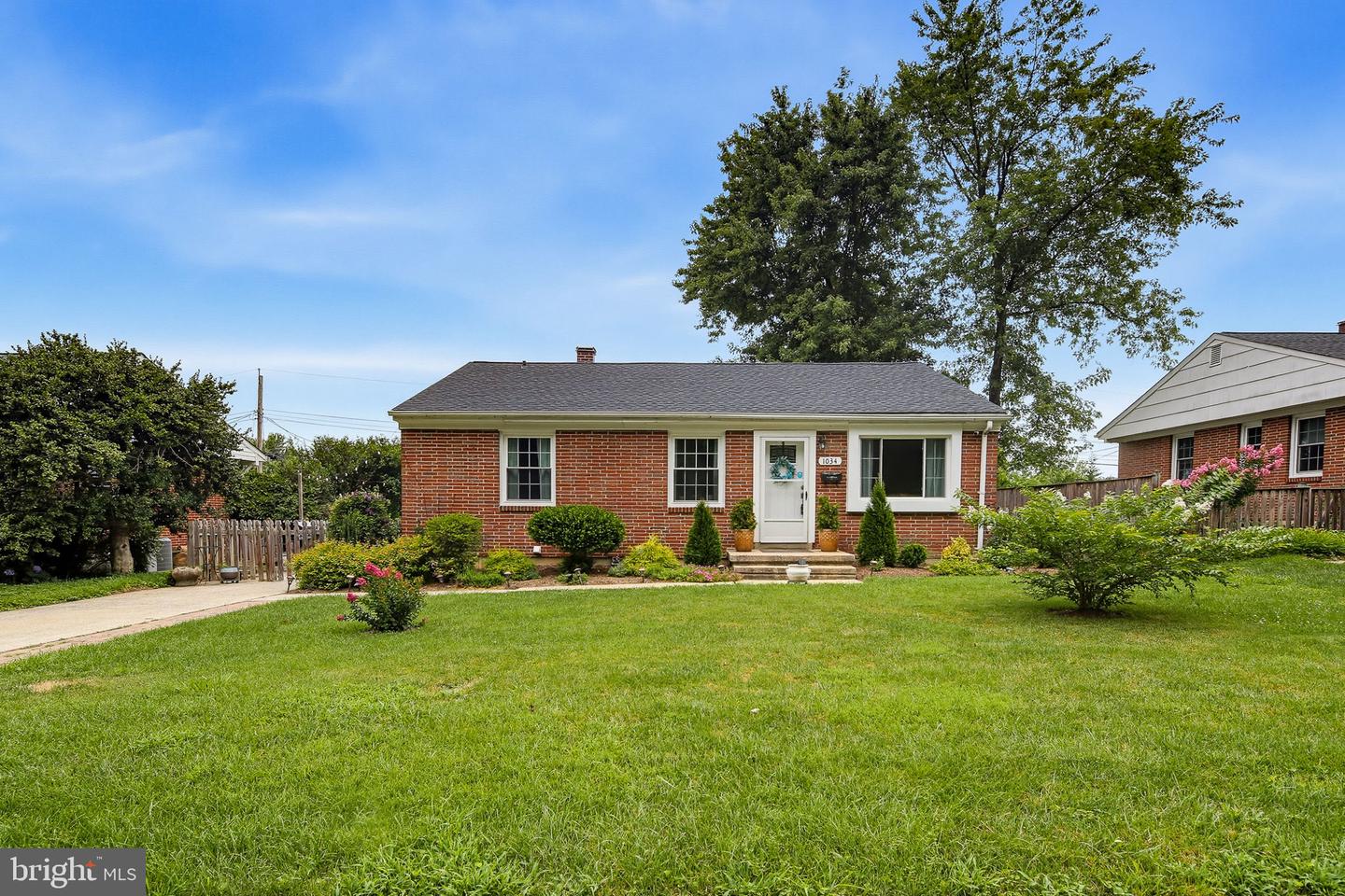 1034 Donington Cir Property Photo 1