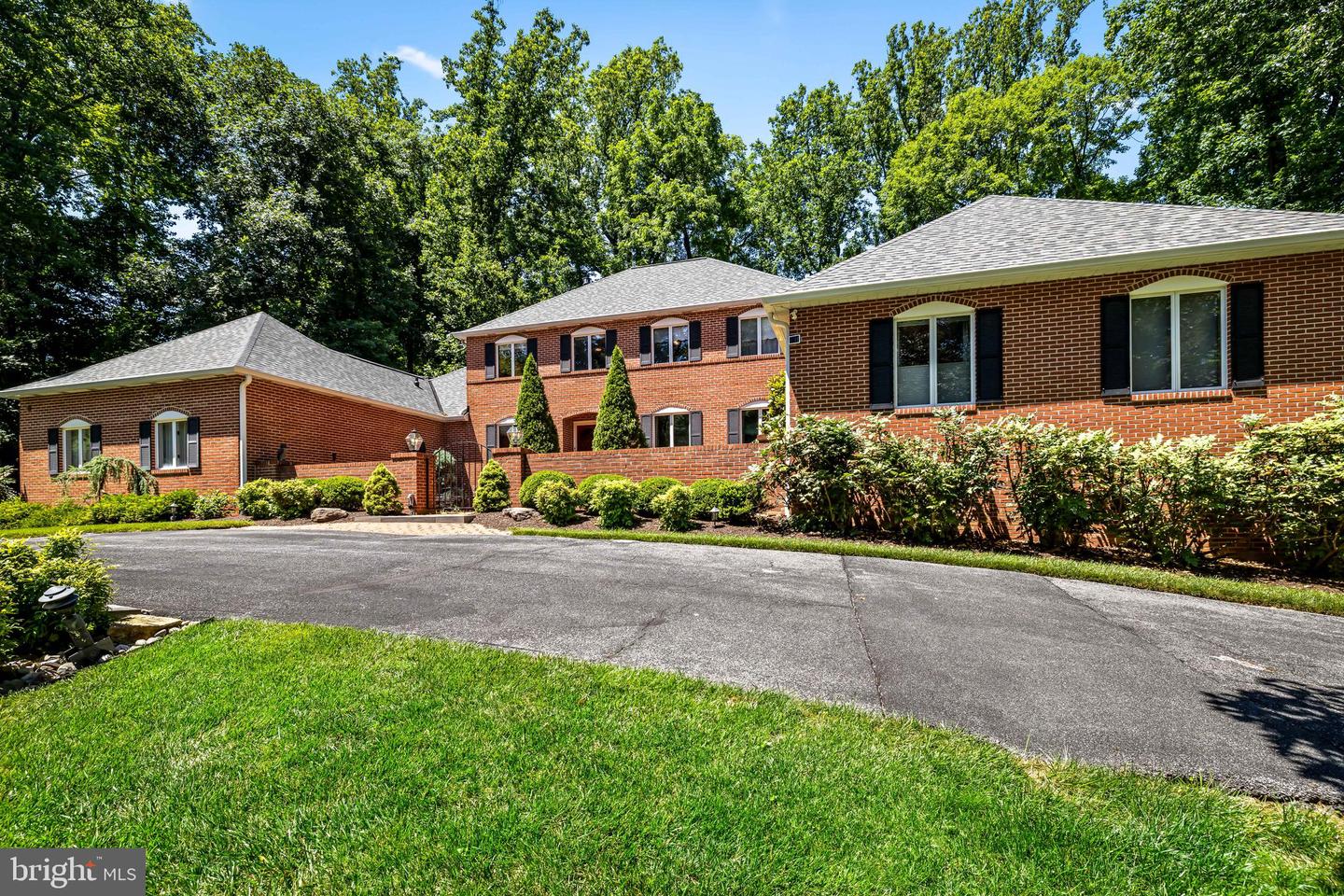 4 Brickford Ln Property Photo 1